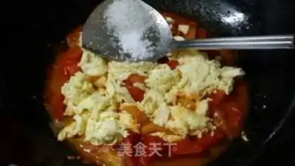 Make Tomato fried eggs step 5