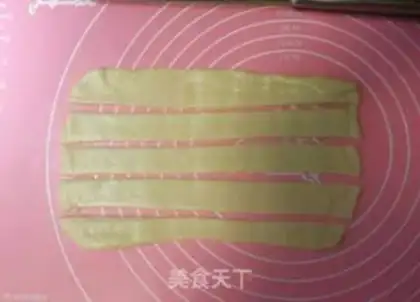 Make Roast apple rose roll step 10