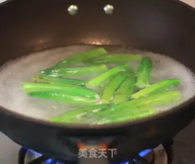 Make Egg roll step 0