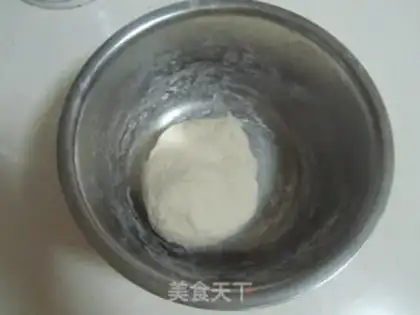 Make Four season bean pork buns step 1