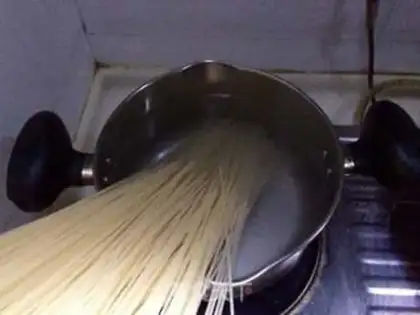 Make Chicken groceries with dried rice powder step 0