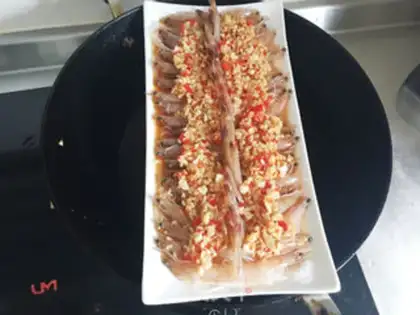 Make Garlic fan steamed shrimp step 9
