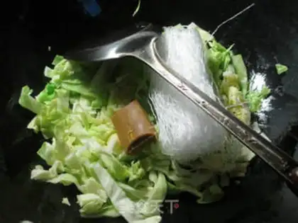 Make Curry cabbage fan soup step 2