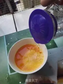 Make Autumn eggs step 1