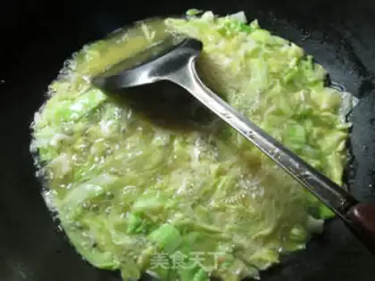 Make Curry cabbage fan soup step 3