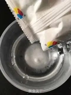 Make Rohan Jell-O step 1