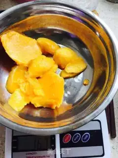 Make Mango ice cream step 0