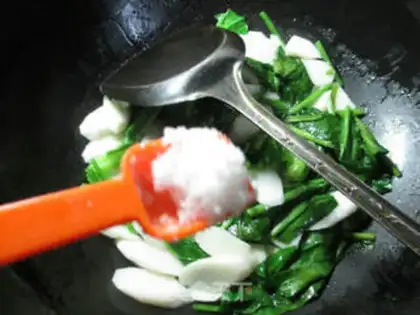 Make Spinach Fried Mountain step 5