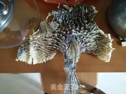 Make A fish-skin soup from the royals step 0