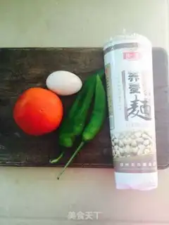 Make Tomato egg pepper noodles step 0