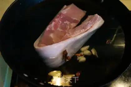 Make Garlic white meat step 1