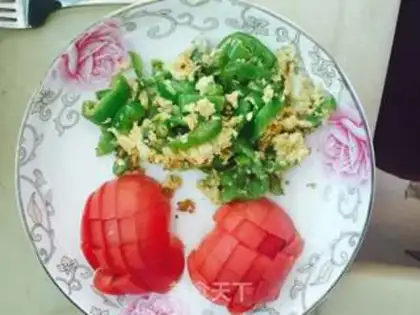 Make Tomato egg pepper noodles step 5