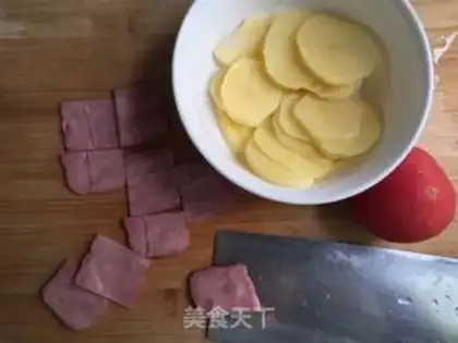Make Eggs with potato bacon step 1