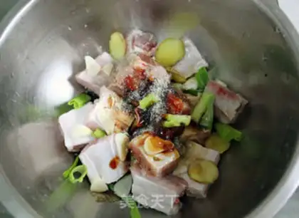 Make The fragrance evaporated ribs step 1