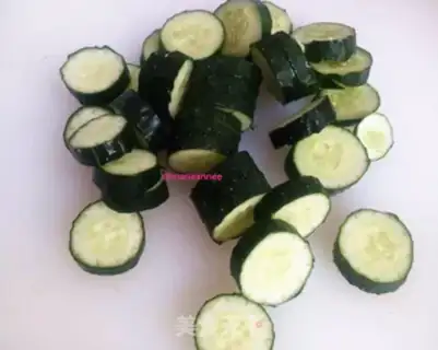 Make Fresh cucumber juice step 1