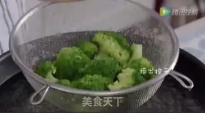 Make Christmas tree broccoli step 3