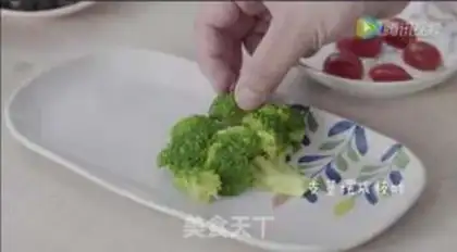 Make Christmas tree broccoli step 4