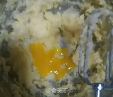 Make Egg yolk ball step 3