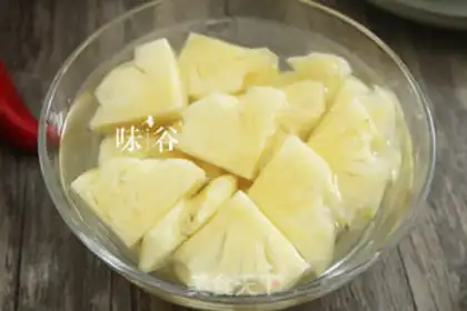 Make Sweet pineapple ribs step 2