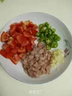 Make Spicy meat sauce with wheat noodles step 1