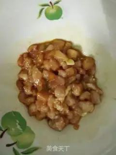 Make Spicy meat sauce with wheat noodles step 3