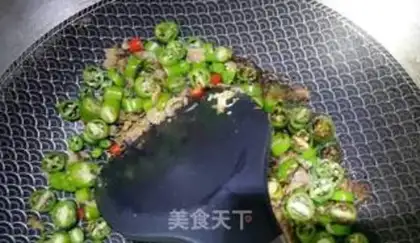 Make Pepper shrimp skin fried eggs step 7