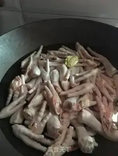 Make A chicken claw with peppers step 0
