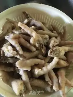 Make A chicken claw with peppers step 1