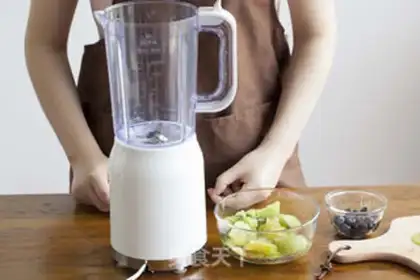 Make A blueberry milkshake step 3