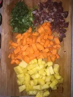 Make Sausage pineapple rice step 1