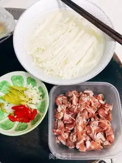 Make Sour soup, fat cow step 0