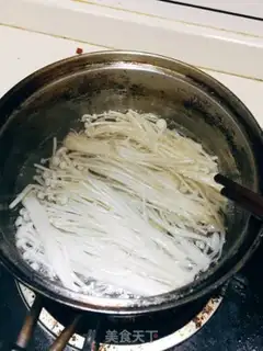 Make Sour soup, fat cow step 1