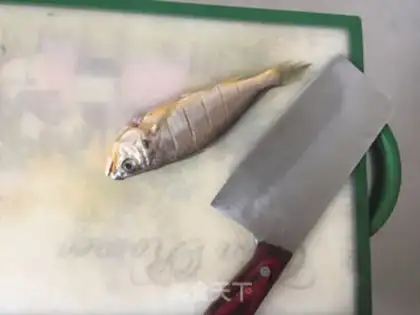 Make Spicy little yellowfish step 1