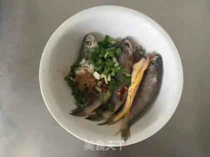 Make Spicy little yellowfish step 2