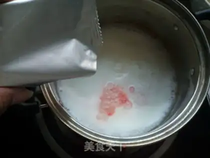 Make Strawberry pudding step 1
