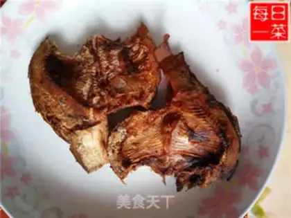 Make Chili makes dried fish step 0