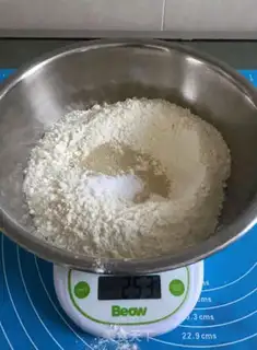 Make I used to bake five flowers step 0