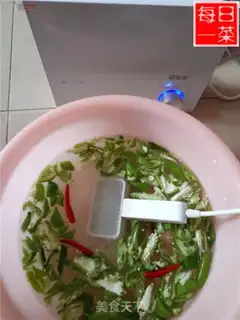 Make Chili makes dried fish step 4