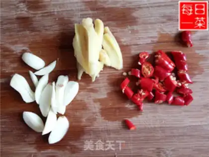Make Chili makes dried fish step 5