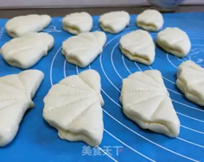 Make I used to bake five flowers step 10