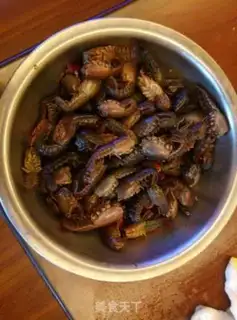 Make Spicy lobster step 1