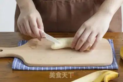 Make Banana olio shake step 1