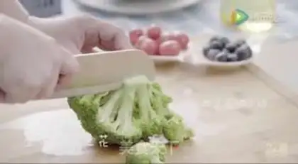 Make Christmas tree broccoli step 0