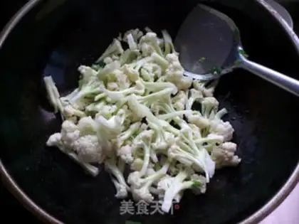 Make Tomato pastry step 4