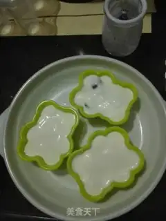 Make Fruit yogurt cream step 4
