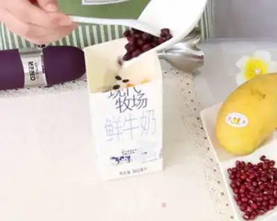 Make Bean mango milkshake step 1