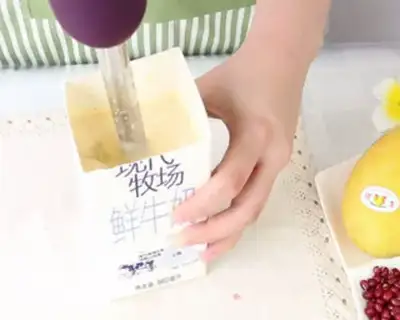 Make Bean mango milkshake step 2