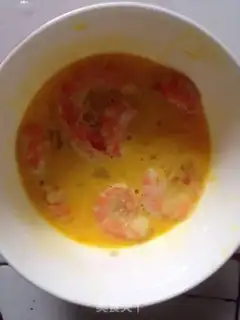 Make Onion fried shrimp step 1