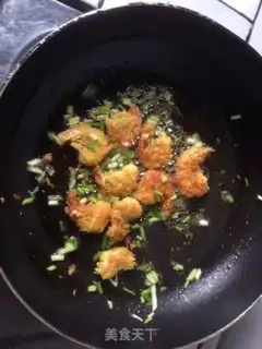 Make Onion fried shrimp step 4