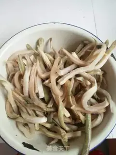 Make Five flowers for radish step 2